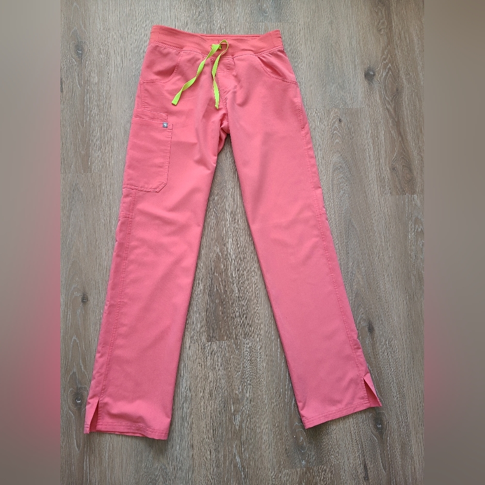 FIGS Technical Collection Scrub Pants Cargo Women Size Small Tall Pink
